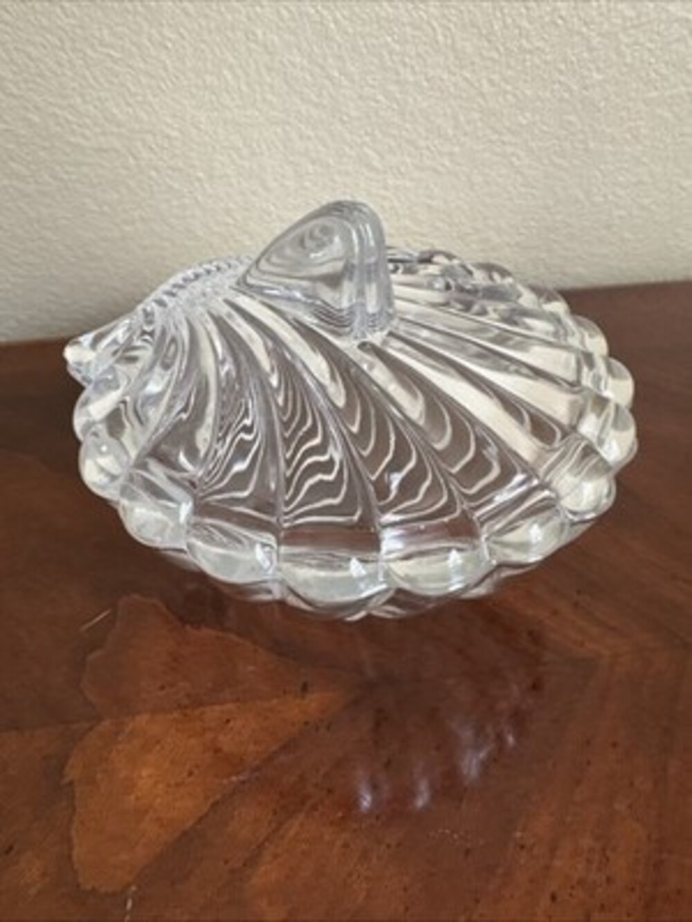 Gorham Vintage Clamshell Shaped Crystal Dish With Lid 3 Feet 5-1/2" Wide